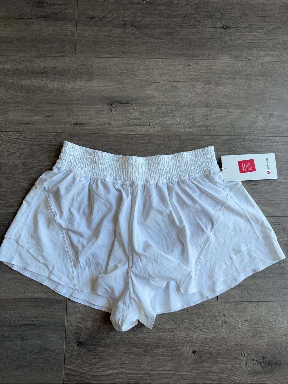 NWT Shake It Out High-Rise Run Short 2.5” - size large